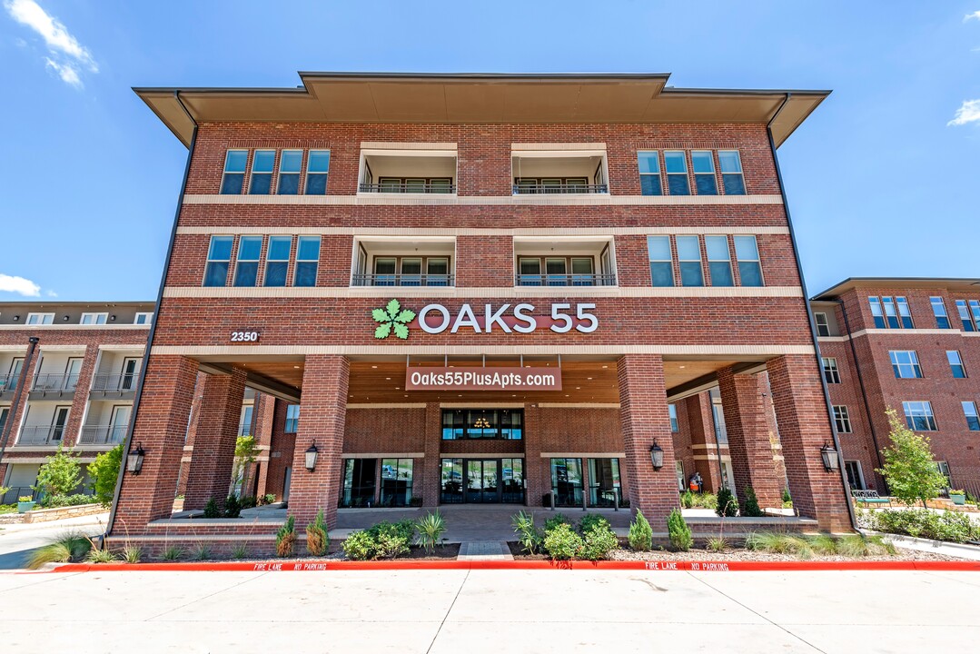 Oaks 55 in Euless, TX - Foto de edificio