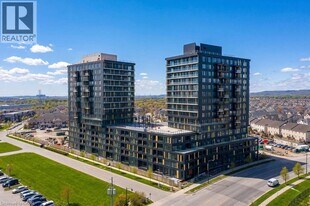 4878 POWERS Cmn in Burlington, ON - Building Photo