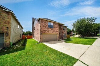 6806 Elmwood Crest in Live Oak, TX - Building Photo - Building Photo