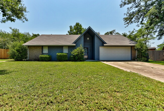 property at 2206 Whiteoak Cir