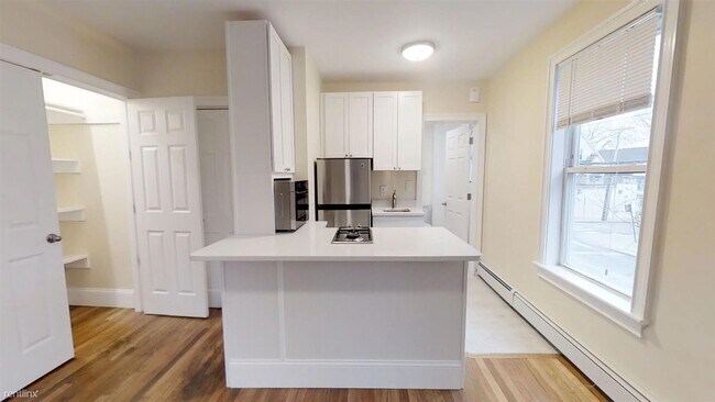 65 Walden St-Unit -Apt 3 in Cambridge, MA - Building Photo - Building Photo