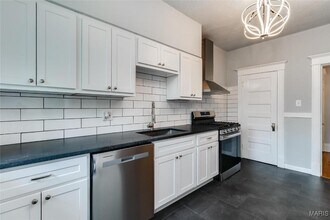 4166 Russell Blvd in St. Louis, MO - Building Photo - Building Photo