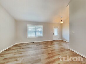 1037 Dwight Eisenhower Way in Clarksville, TN - Building Photo - Building Photo