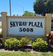 5008 Manatee Ave W in Bradenton, FL - Building Photo - Building Photo