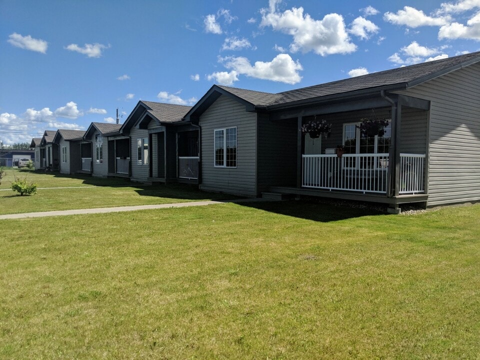 1717-1102 102 Ave in Dawson Creek, BC - Building Photo