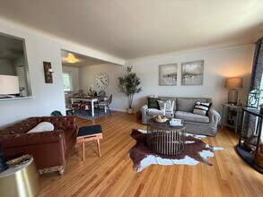 2065 E Maple Rd, Unit 2065 in Birmingham, MI - Building Photo - Building Photo