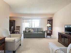 3 Windblown Ct, Unit T1 in Baltimore, MD - Foto de edificio - Building Photo