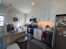 208 Banks St, Unit 3 in Cambridge, MA - Building Photo