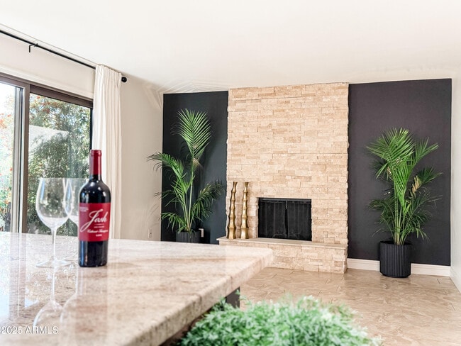 8165 E Del Caverna Dr in Scottsdale, AZ - Building Photo - Building Photo