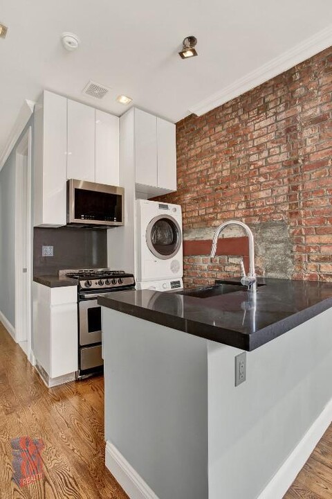120 1st Ave. in New York, NY - Building Photo