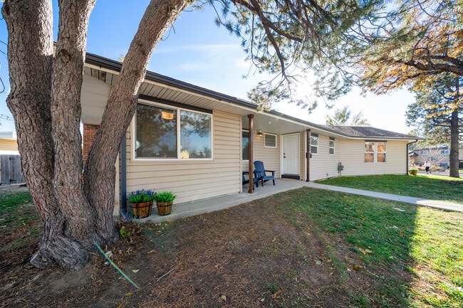 4000 S Delaware St in Englewood, CO - Building Photo - Building Photo