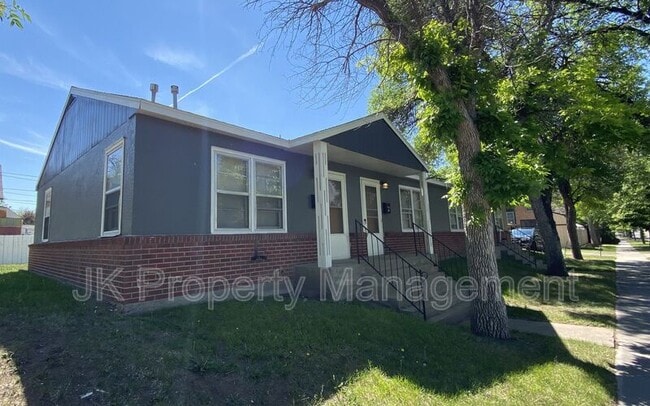 property at 421 14th St N
