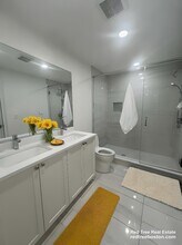 14 Mt Hood Rd, Unit 2 in Boston, MA - Foto de edificio - Building Photo