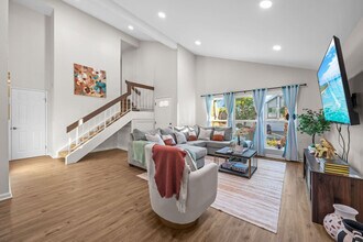 13737 Via Tres Vistas in San Diego, CA - Building Photo - Building Photo