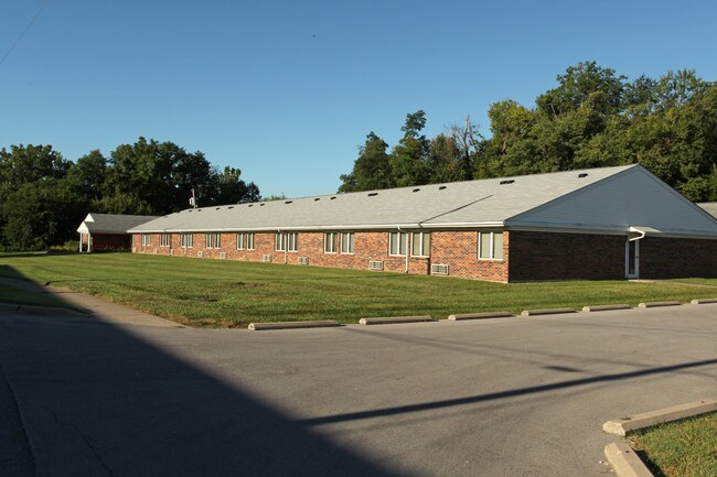 Manor House Apartments in New Albany, IN - Foto de edificio - Building Photo