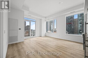 101 Roehampton Ave in Toronto, ON - Building Photo