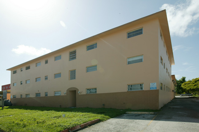 Royal Palm Apartments in Miami, FL - Foto de edificio - Building Photo