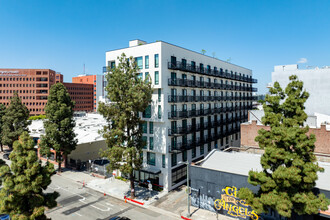 1317 S Grand Ave in Los Angeles, CA - Building Photo - Building Photo