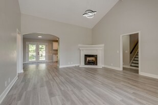 103 Hunterwood Ct in White House, TN - Building Photo