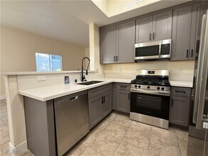 2305 W Horizon Ridge Pkwy, Unit 713 in Henderson, NV - Building Photo - Building Photo