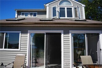 39 Lake Rd in Narragansett, RI - Building Photo - Building Photo