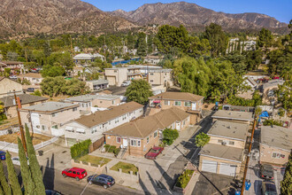 10230 Fernglen Ave in Tujunga, CA - Foto de edificio - Building Photo