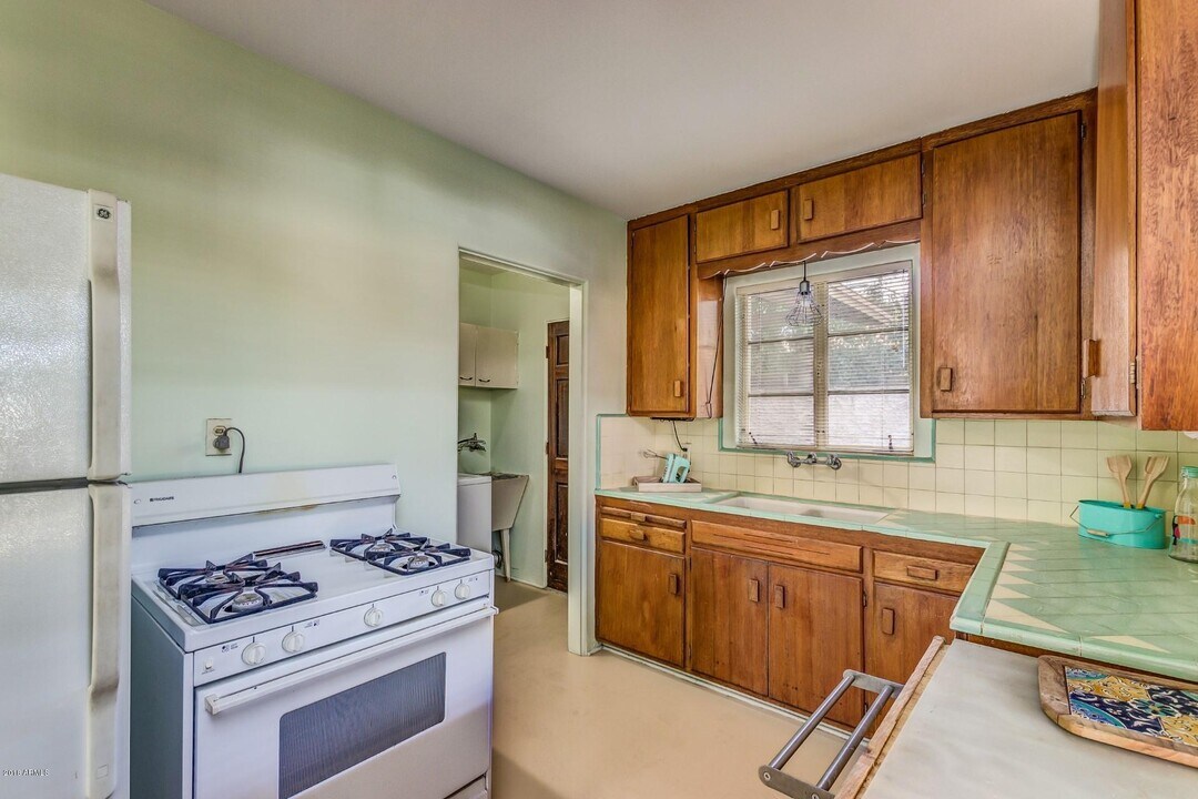 1719 S El Camino Dr in Tempe, AZ - Building Photo