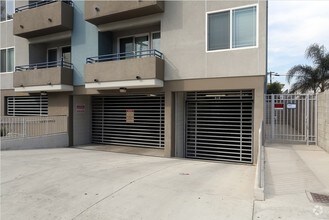 The Naples Villlas in Los Angeles, CA - Building Photo - Building Photo