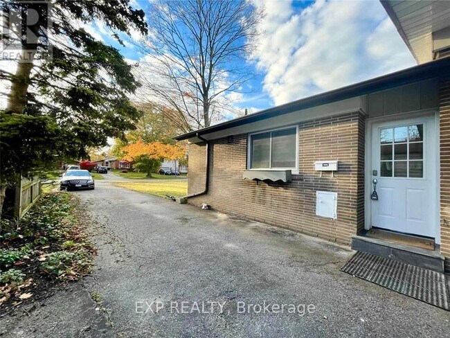 15 Scarcliff Gardens in Toronto, ON - Building Photo - Building Photo