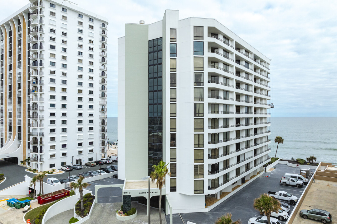 Oceans Atrium One in Daytona Beach Shores, FL - Building Photo