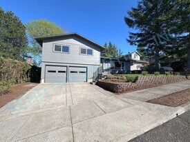 1160 NW Bella Vista Pl in Gresham, OR - Building Photo