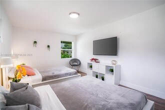 14615 NE 3rd Ct in Miami, FL - Building Photo - Building Photo