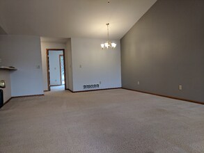 1523 Pohl Rd in Mankato, MN - Building Photo - Building Photo
