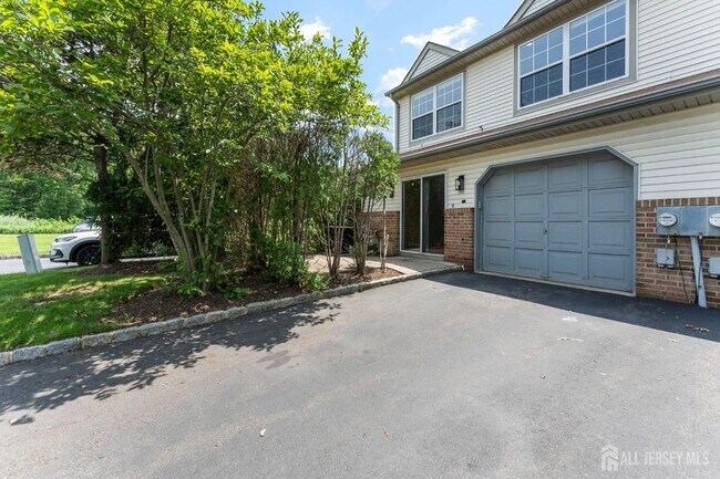 36 Sassafras Ct in North Brunswick, NJ - Building Photo - Building Photo