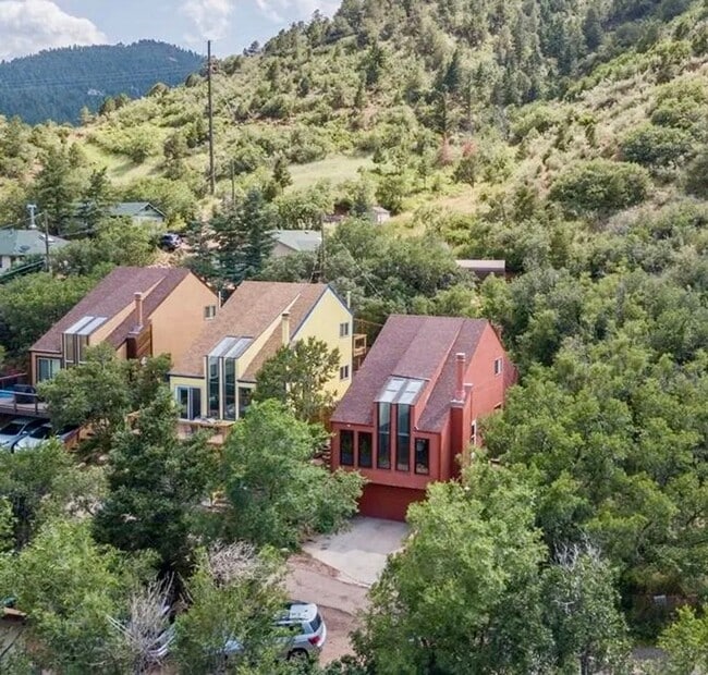 825 Chipeta Rd in Manitou Springs, CO - Building Photo - Building Photo