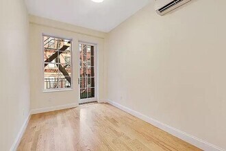 341 W 48th St in New York, NY - Building Photo - Building Photo