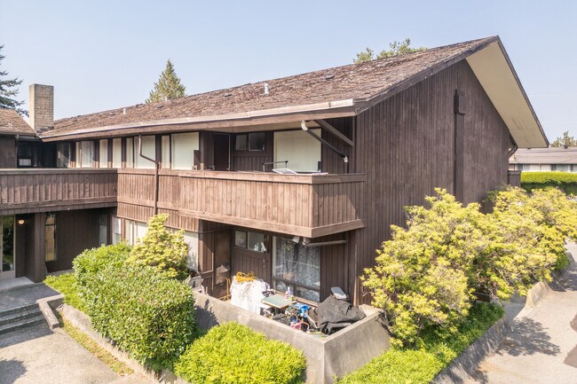 7900 Francis Rd in Richmond, BC - Building Photo - Building Photo
