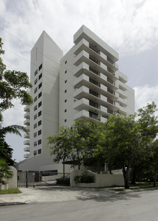 700 NE 26th Ter in Miami, FL - Foto de edificio - Building Photo