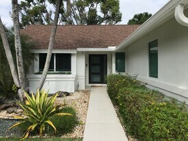 1812 Edgewater Dr in Boynton Beach, FL - Building Photo