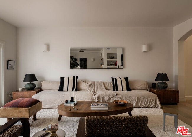 6435 Zumirez Dr in Malibu, CA - Building Photo - Building Photo