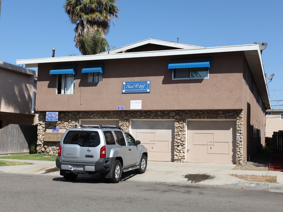 Sea Cliff in Huntington Beach, CA - Building Photo