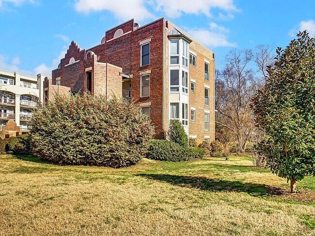 328 W 6th St in Charlotte, NC - Building Photo - Building Photo