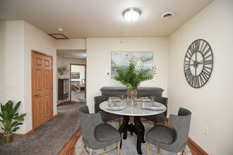 Mountain View Village in Box Elder, SD - Foto de edificio - Building Photo