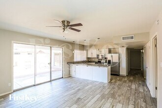 5240 W Desert Cove Ave in Glendale, AZ - Building Photo - Building Photo