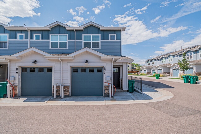 1047 Oak Cir in Lakewood, CO - Building Photo - Building Photo