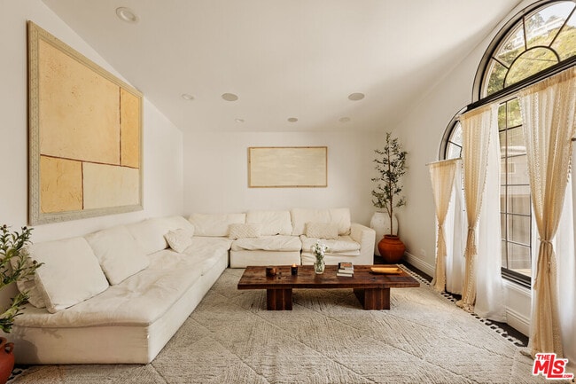 property at 1110 N Beverly Glen Blvd