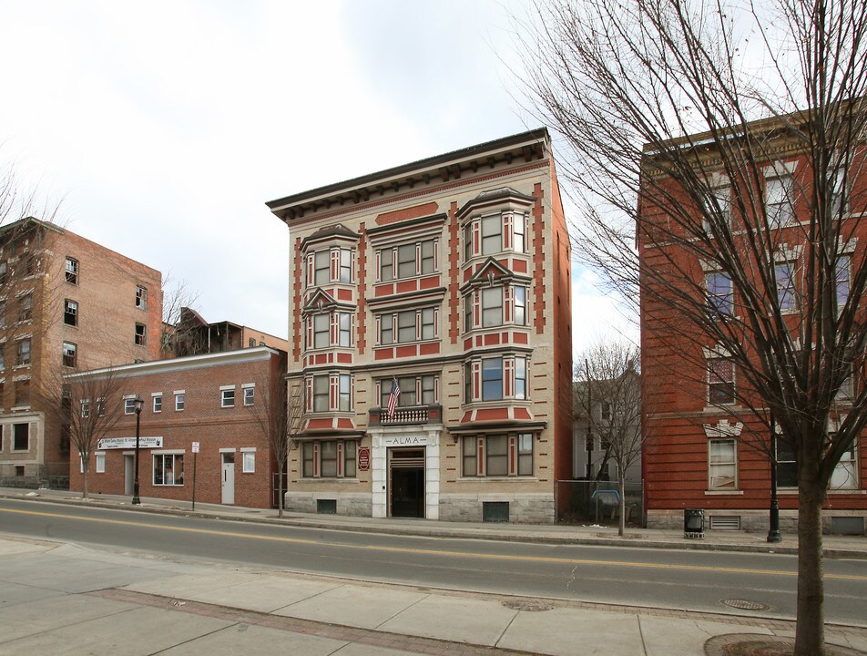 Alma in Waterbury, CT - Foto de edificio