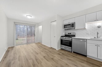 38224 Hixford Pl in Westland, MI - Building Photo - Building Photo