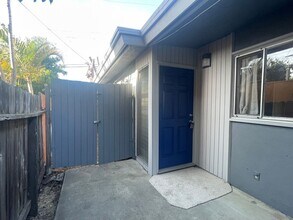 310 Avenida Santa Barbara-Unit -C in San Clemente, CA - Foto de edificio - Building Photo