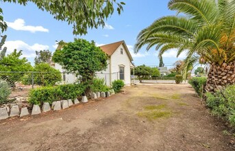 306 W 5th St in Perris, CA - Foto de edificio - Building Photo